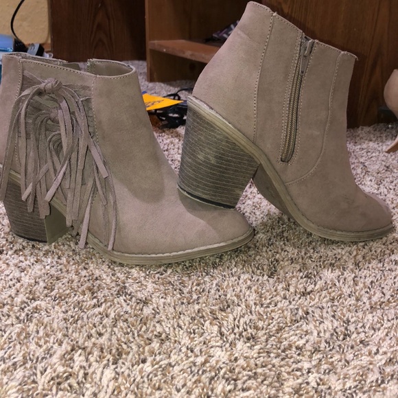 Shoes - Picture 1 of 6